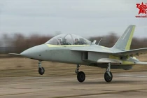 Ảnh độc máy bay huấn luyện cánh ngược có "1-0-2" của Nga