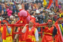 Vì sao nhiều lễ hội Việt thích diễn trò về “chuyện ấy”?