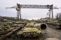 Thăm xưởng nâng cấp xe tăng T-72 của Ukraine