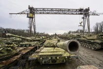 Thăm xưởng nâng cấp xe tăng T-72 của Ukraine