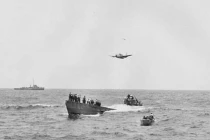 Mục kích cảnh Mỹ bắt sống tàu ngầm U-boat của Hitler