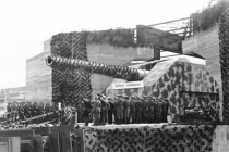 Ảnh độc về bức tường Atlantic bất khả xâm phạm của Đức