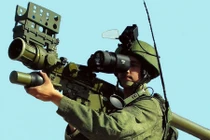 Tận mắt tên lửa vác vai Nga có thể bắn hạ F-22