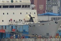 Nguy hiểm, tàu hải cảnh TQ được lắp pháo lớn