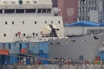 Nguy hiểm, tàu hải cảnh TQ được lắp pháo lớn