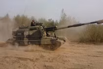 Ảnh QS ấn tượng tuần: pháo tự hành bí hiểm của Nga