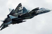 Quan sát tiêm kích Su T-50 ném bom tinh khôn KAB-250 