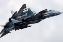 Quan sát tiêm kích Su T-50 ném bom tinh khôn KAB-250 