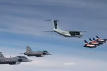 Xem tiêm kích JAS-39 Thái Lan hộ tống J-10 Trung Quốc