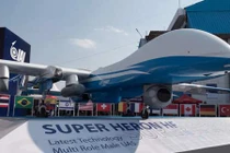 Thăm quan dàn vũ khí tối tân ở triển lãm Aero India