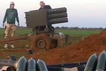Xem quân nổi dậy Syria nã pháo phản lực 12 nòng