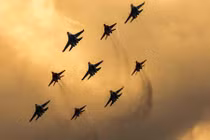 Phi đội Vityazi, Strizhi Không quân Nga hối hả luyện duyệt binh