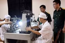 Thăm nơi sản xuất khí tài ngắm bắn của Việt Nam