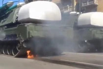 Tên lửa phòng không Buk Nga...cháy trong lễ duyệt binh