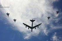 Pháo đài bay B-52H tập trận dải mìn trên biển Baltic