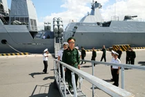 Thượng tướng Mai Quang Phấn thăm tàu hộ vệ Gepard 3.9