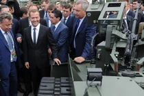 Thủ tướng Dmitry Medvedev khám phá dàn vũ khí tối tân
