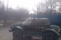 Chết cười xe chiến đấu tự chế của ly khai Ukraine