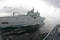 Tàu đổ bộ Mistral tập trận với Hải quân Trung Quốc