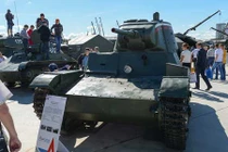 Chiêm ngưỡng loạt xe tăng cổ của Nga mới khoe