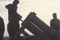 Xem quân nổi dậy Syria bắn súng cối “quái dị”