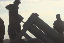 Xem quân nổi dậy Syria bắn súng cối “quái dị”