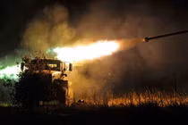 Mục kích pháo phản lực Tornado-G Nga xé toạc màn đêm