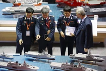 CSB Việt Nam xem xét tàu tuần tra tại IMDEX 2015