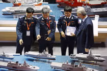 CSB Việt Nam xem xét tàu tuần tra tại IMDEX 2015