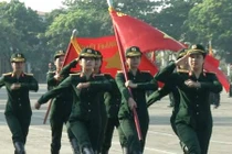 Mục kích “bóng hồng” QĐND Việt Nam luyện tập diễu binh