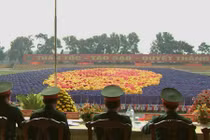 Cận cảnh hợp luyện xếp chữ, xếp hình cho diễu binh 2/9