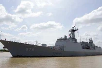 Ảnh QS ấn tượng tuần: Siêu hạm thăm TP HCM