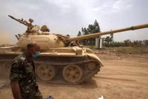 Xe tăng Type 69 Trung Quốc sản xuất xung trận đánh IS