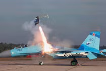 Khám phá ghế phóng dù trên chiến đấu cơ Việt Nam