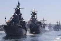 Hạm đội Thái Bình Dương Nga diễu binh oai hùng
