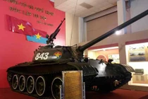 Tìm hiểu vũ khí cặp xe tăng bất tử 390 và 843 