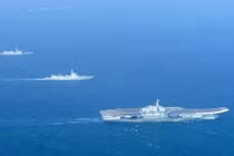 Tàu sân bay Liêu Ninh khó sống trước tên lửa Mỹ