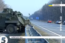 Xe thiết giáp AT105 Anh “báo hại” lính Ukraine