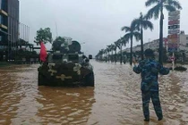 Khám phá xe thiết giáp giúp dân Quảng Ninh vượt lũ