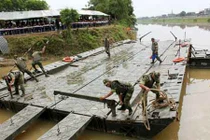 Việt Nam chế tạo đốt phao kiểu PMP cho lính công binh