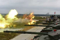 Xe tăng Trung Quốc nã đạn ầm ầm ở Nga