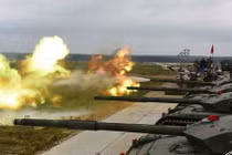 Xe tăng Trung Quốc nã đạn ầm ầm ở Nga