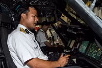 Ảnh QS ấn tượng tuần: phi công Việt thích trực thăng Mỹ