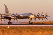 Thăm dàn máy bay ném bom khổng lồ Nga tại “nhà”