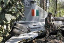 Kinh hoàng vụ rơi chiến đấu cơ MiG-21 ở Ấn Độ