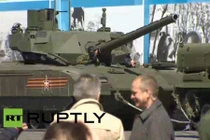 Ảnh quân sự ấn tượng tuần: siêu tăng T-14 Armata…chết máy