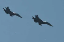 Ảnh QS ấn tượng tuần: Su-30MK2 Việt Nam ném bom