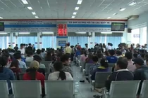 Hành khách khát vé tàu Tết, chợ đen hoành hành