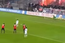 Pha cứu thua khó tin trong bóng đá