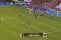 Clip: Bàn thắng lộn xộn nhất trong năm